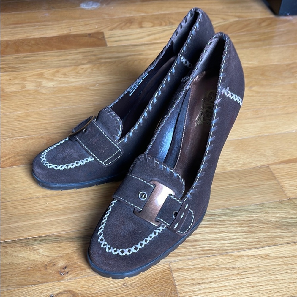 Carlos Santana Brown Suede Heels - classy, chic and super comfortable!